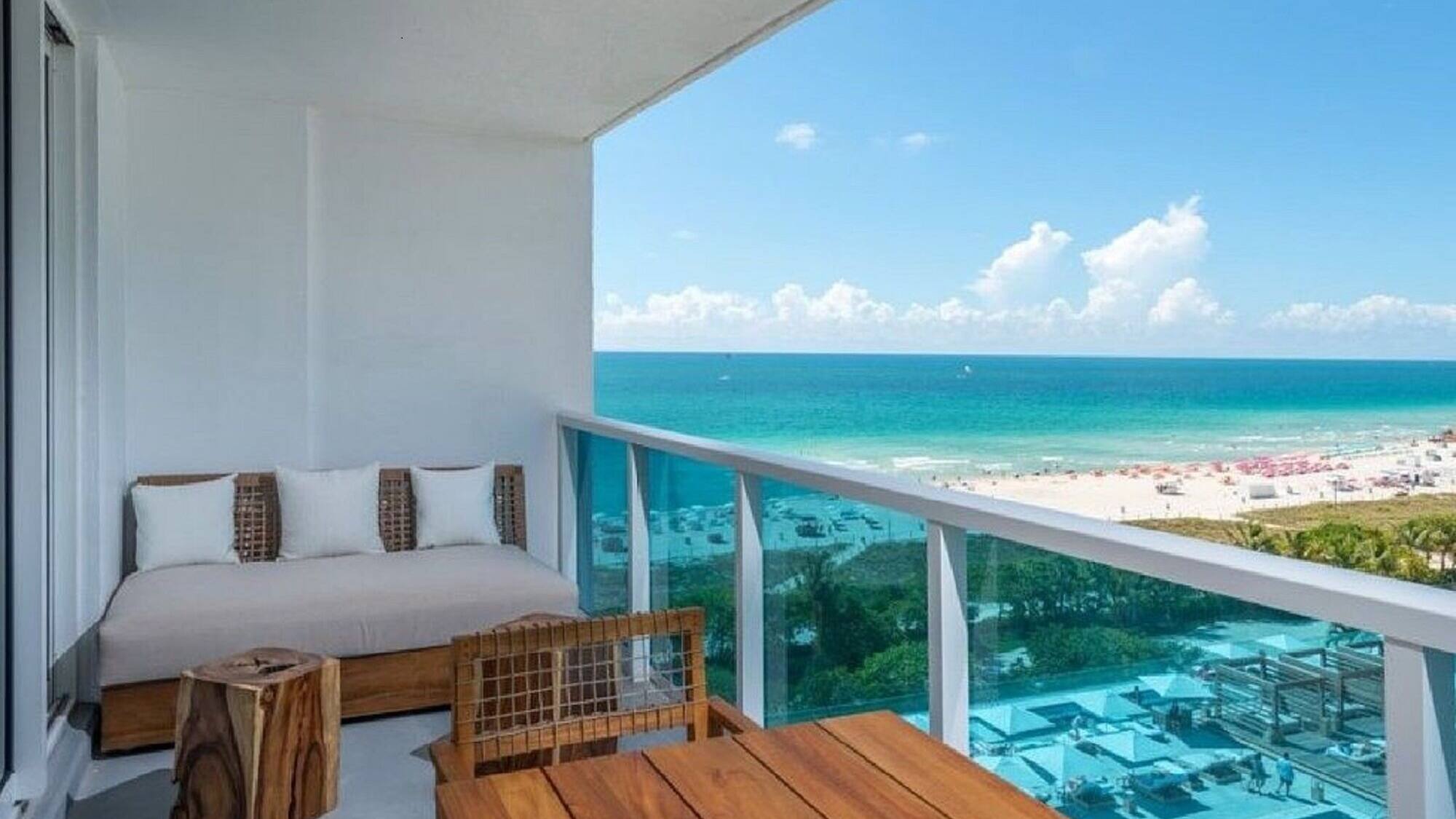 " Furnished balcony admire the fantastic South Beach View "